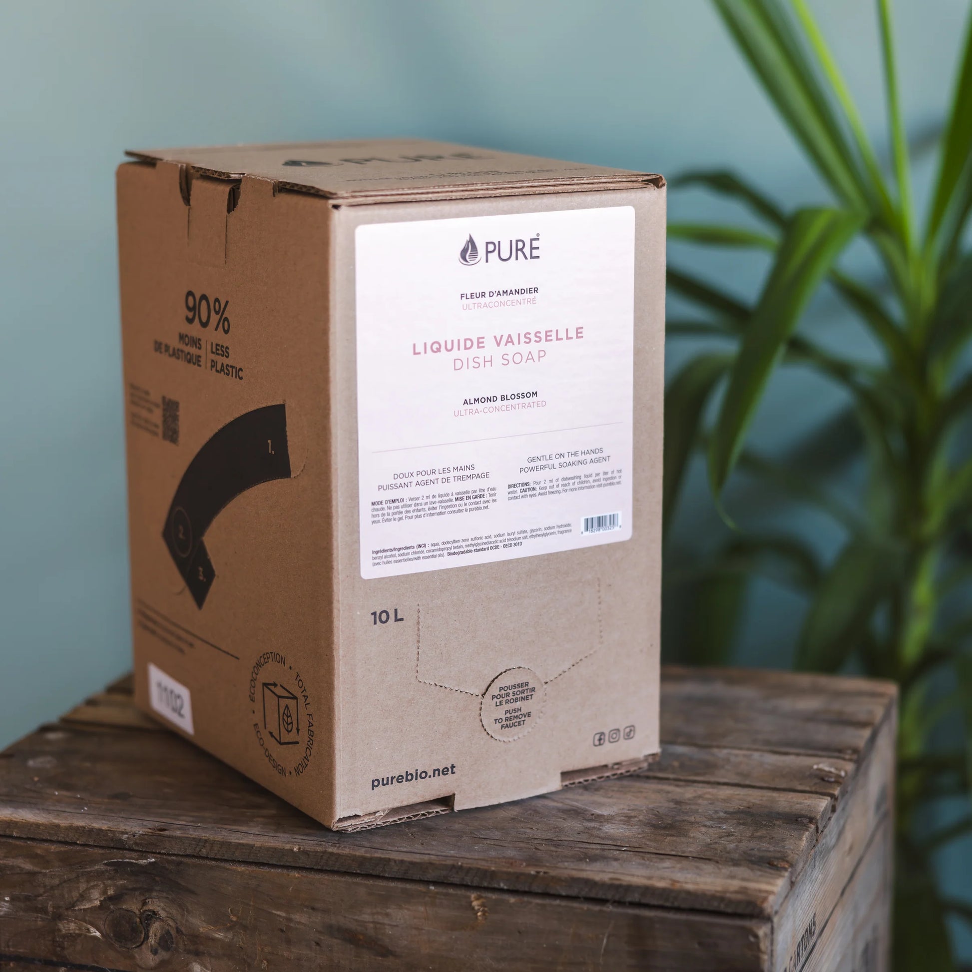 Liquide vaisselle ultraconcentré et dégraissant de la marque québécoise PURE - Recharge écologique 10L - Fleur d'amandier