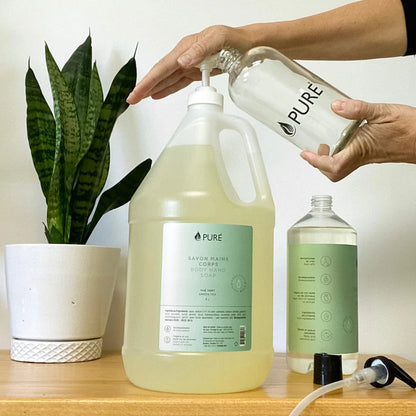 Bouteille utile en verre de 500ml avec pompe, de la marque PURE, pour les recharges et le vrac.