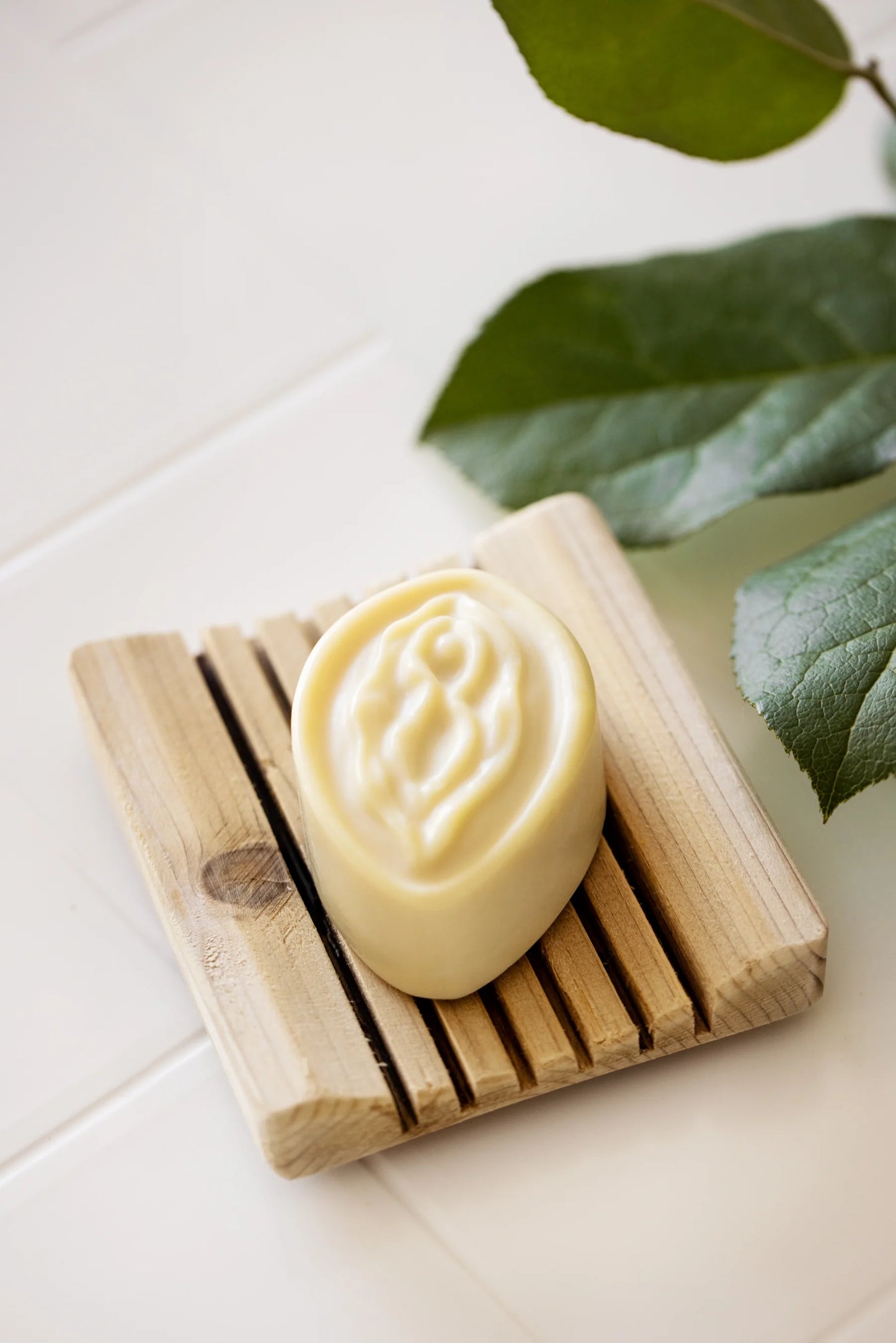 Barre de savon surgras et sans parfum Orgasmique, pour l'hygiène intime en collaboration avec Mme. L'Ovary.