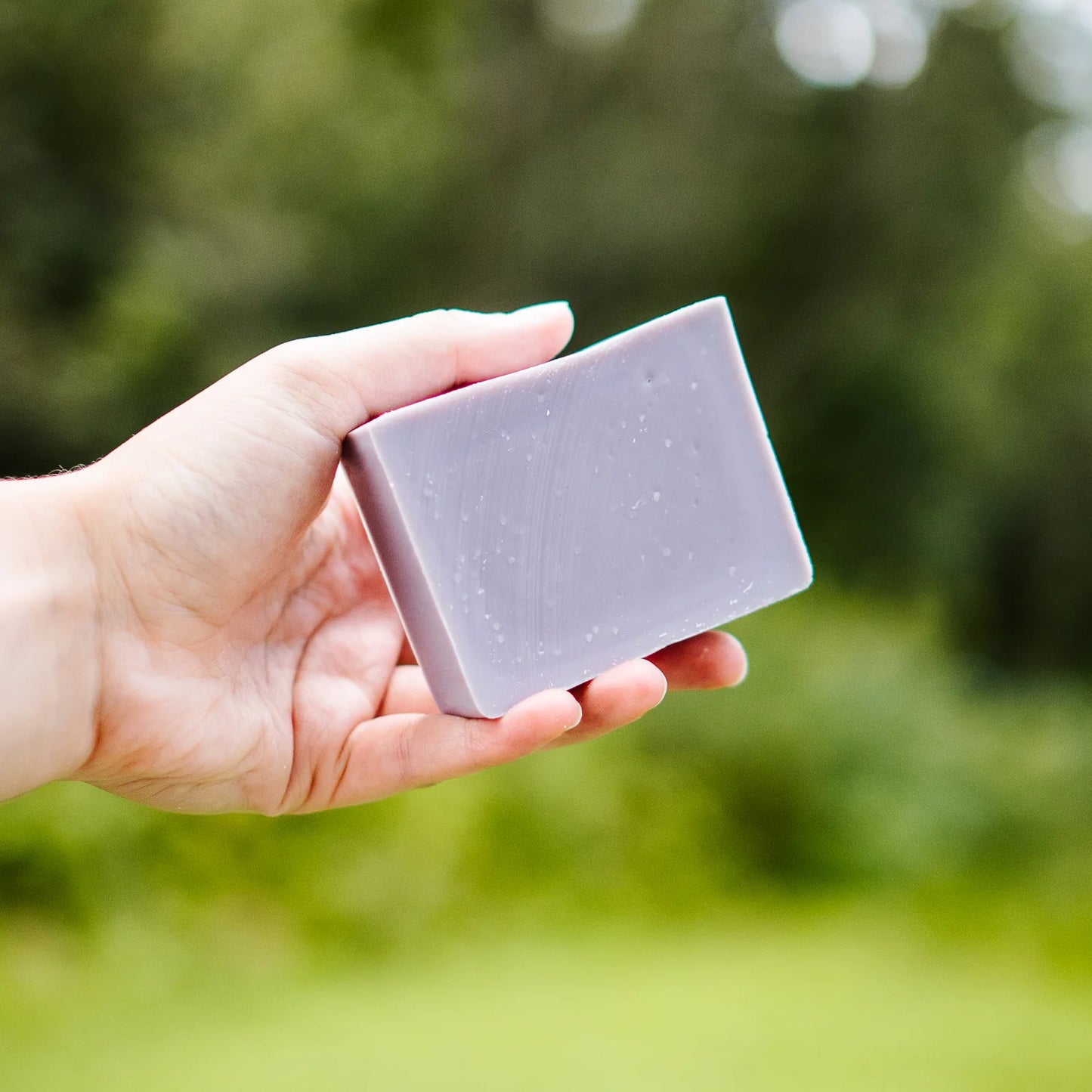 Barre de savon La Gitane au patchouli et à l'argile verte.