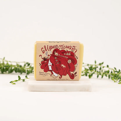 Barre de shampoing solide Madame Tignasse de la Savonnerie des Diligences, dans son emballage.
