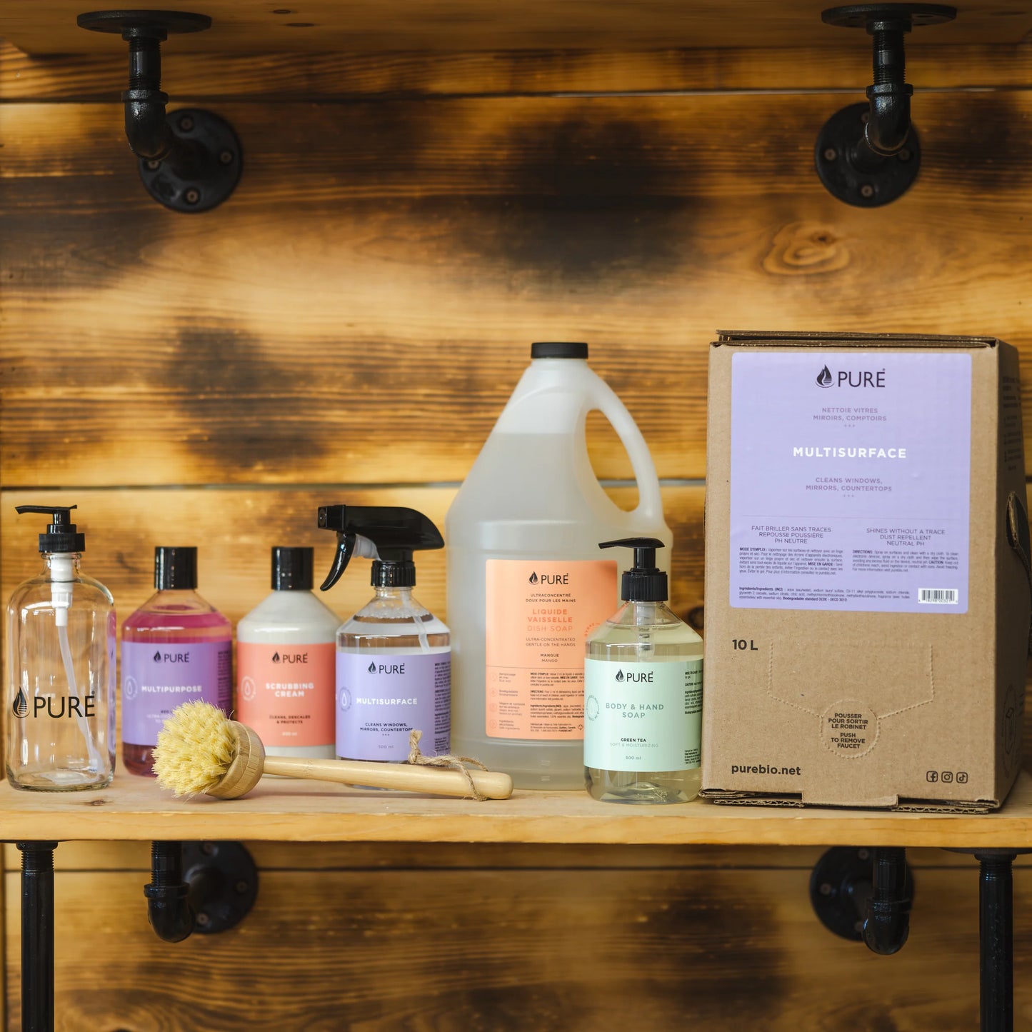 Ensemble des essentiels de cuisine éco-responsables de la marque PURE, fabriqués au Québec