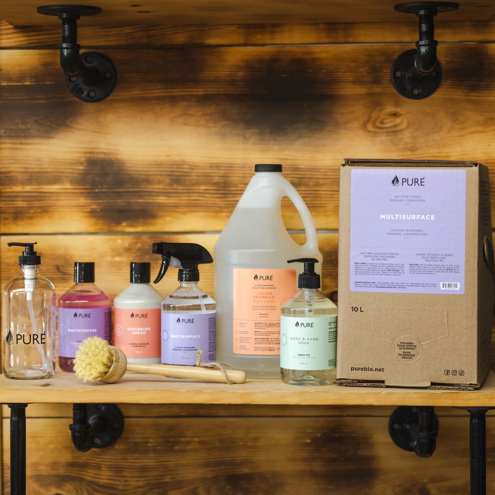 Ensemble des essentiels de cuisine éco-responsables de la marque PURE, fabriqués au Québec