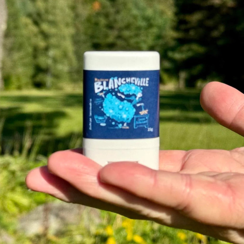 Format de voyage pratique du bâton détachant Mademoiselle Blancheville.