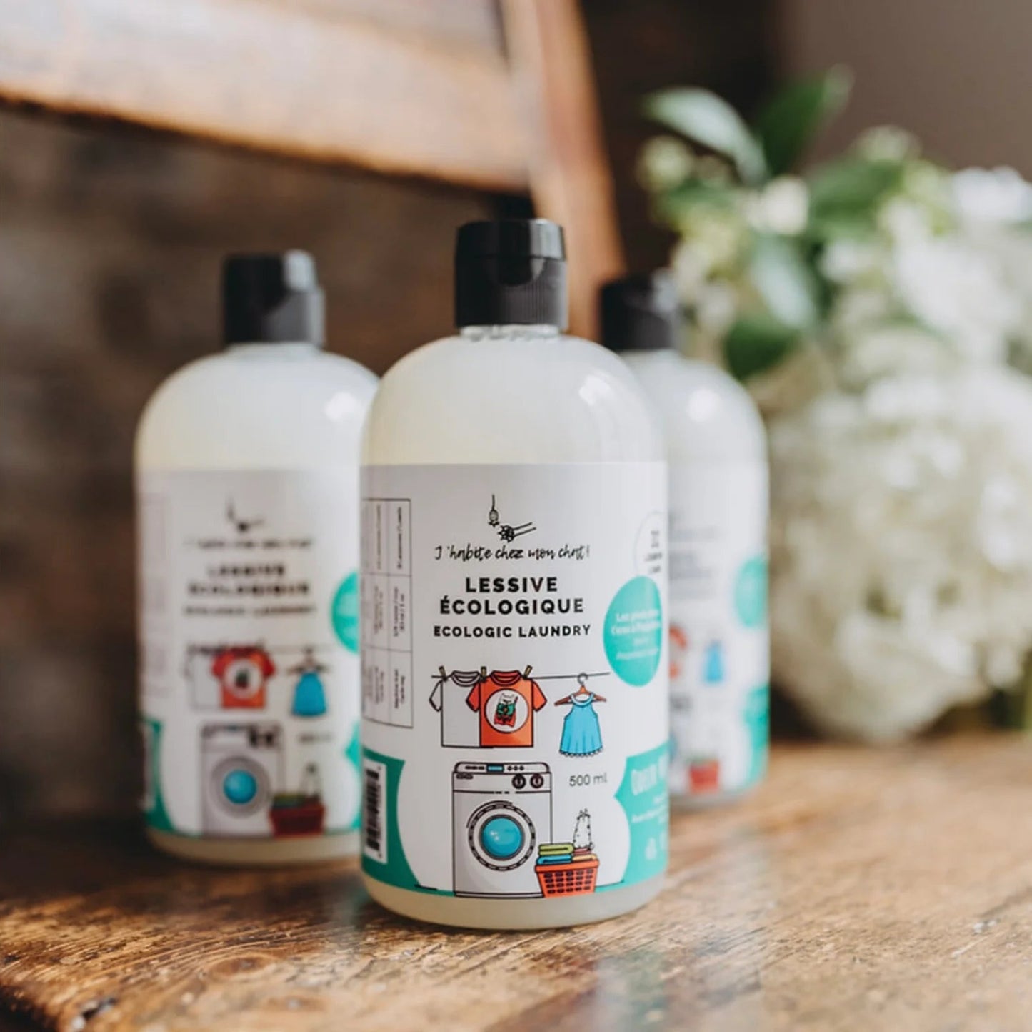 Bouteille 500ml de lessive aux enzymes chasse-odeurs de la marque J'habite chez mon chat.