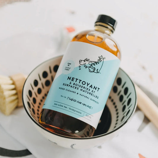 Nettoyant écologique pour boiseries et surfaces naturelles, de la marque J'habite chez mon chat.