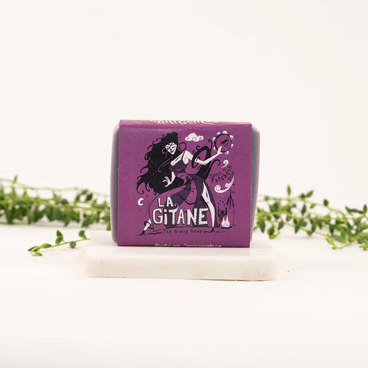 Savon artisanal La Gitane de la Savonnerie des Diligences, dans son emballage illustré.