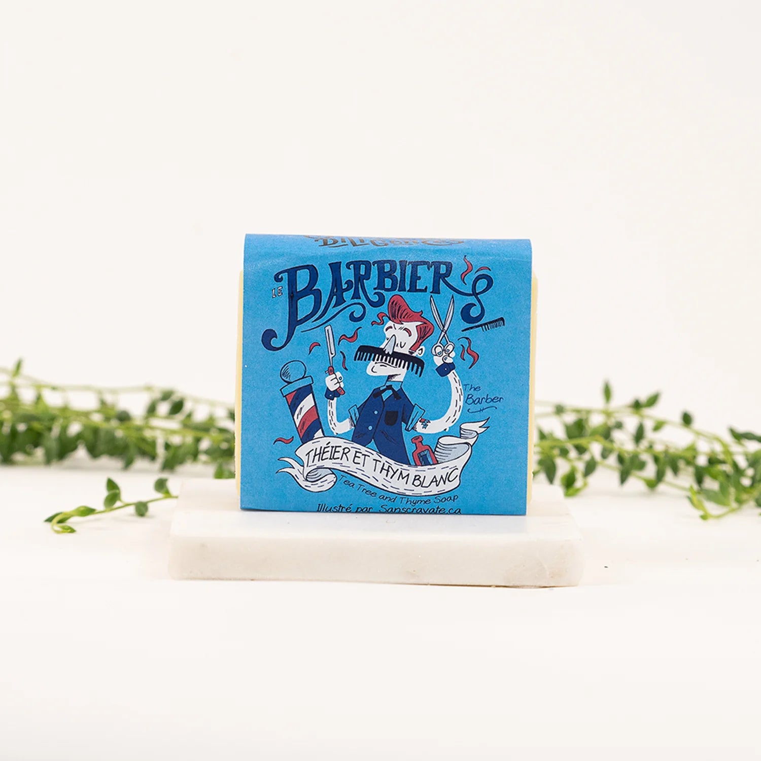 Savon artisanal Le Barbier de la Savonnerie des Diligences, dans son emballage illustré.