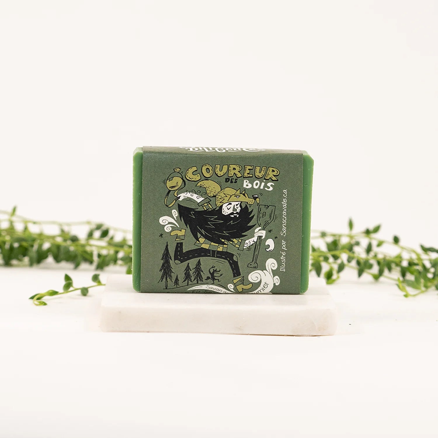 Savon artisanal Le Coureur des Bois de la Savonnerie des Diligences, dans son emballage.