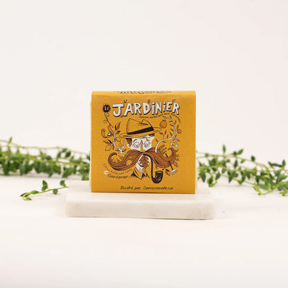 Savon artisanal Le Jardinier de la Savonnerie des Diligences, dans son emballage.