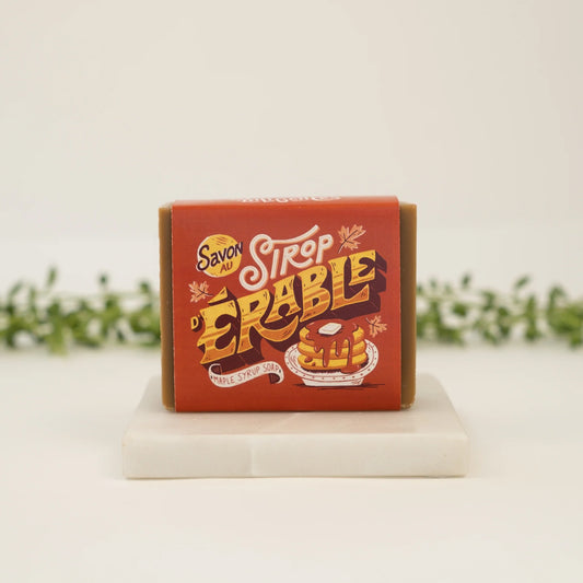 Savon artisanal à l'érable de la Savonnerie des Diligences, dans son emballage.