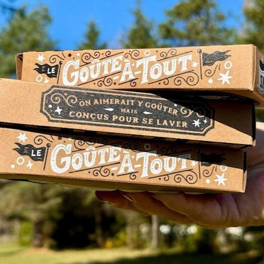 Coffret cadeau Goûte-à-tout de la Savonnerie des Diligences, avec son illustration.