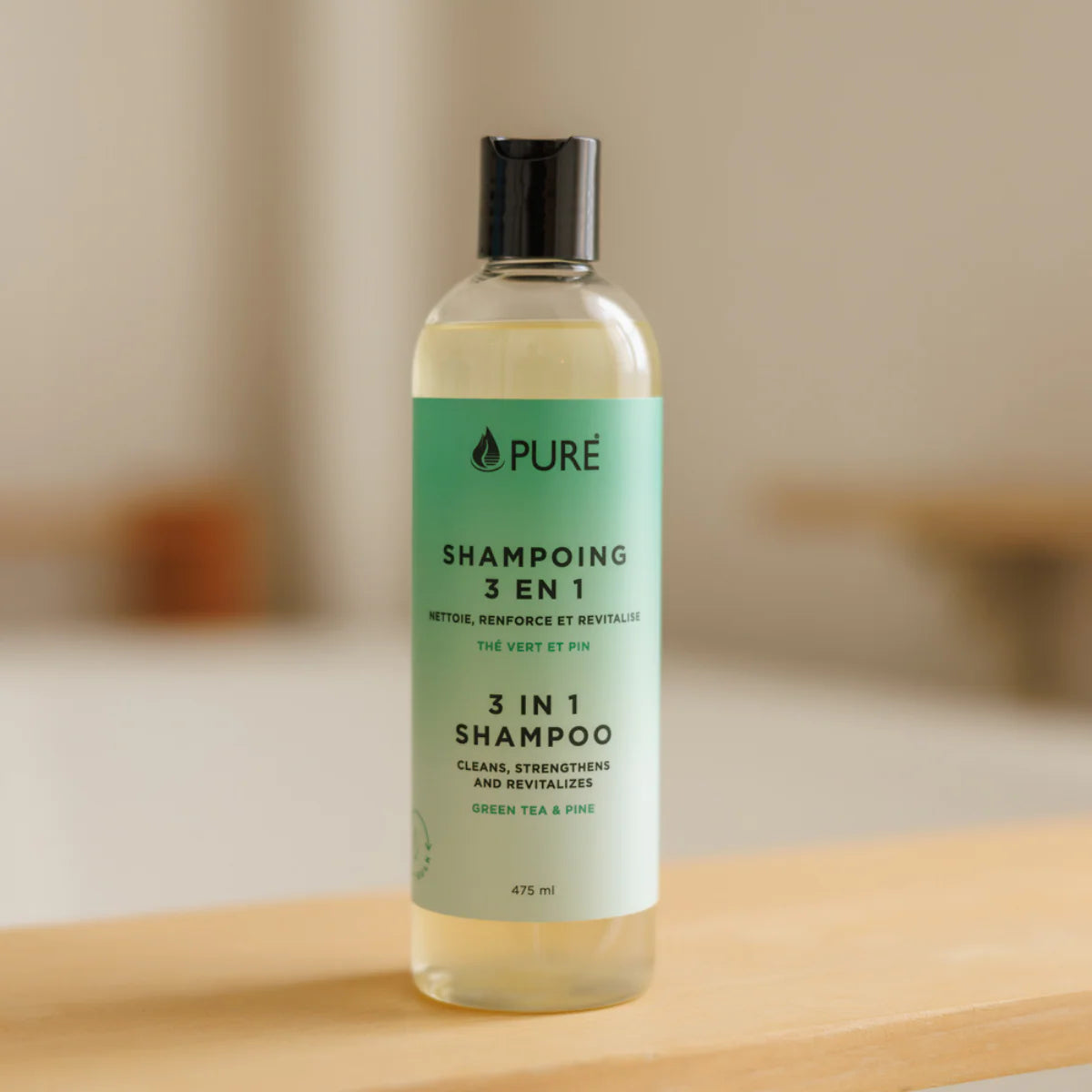 Shampoing 3 en 1 pour cheveux, barbe et corps, au thé vert et pin, de la marque PURE - Produit au Québec